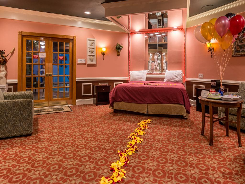 Inn Of The Dove Romantic Luxury & Business Suites Bensalem Exterior photo
