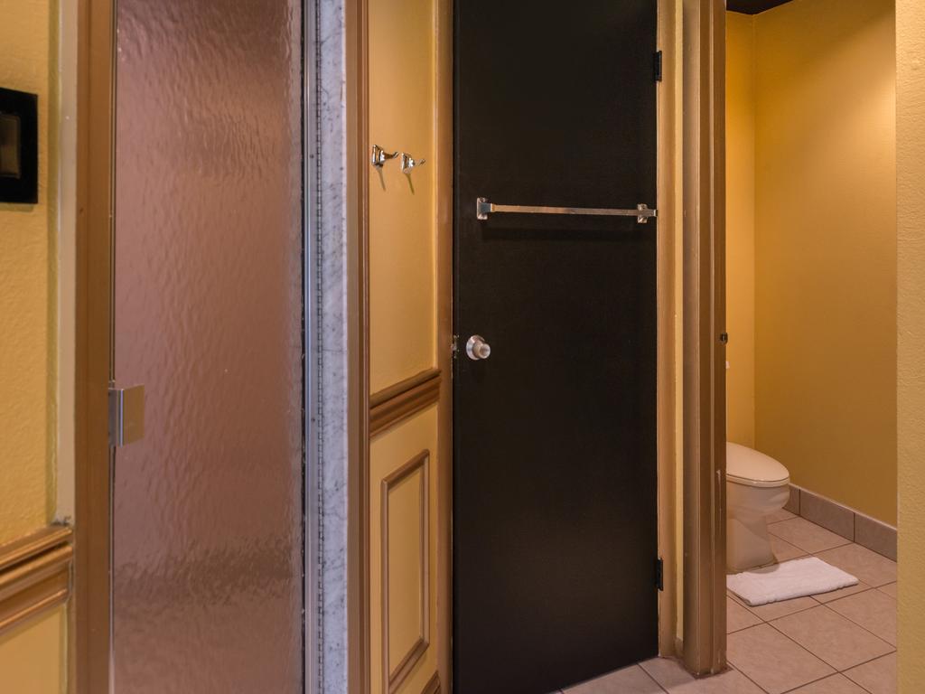 Inn Of The Dove Romantic Luxury & Business Suites Bensalem Exterior photo