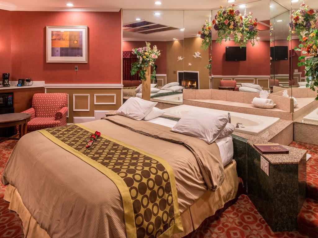 Inn Of The Dove Romantic Luxury & Business Suites Bensalem Exterior photo