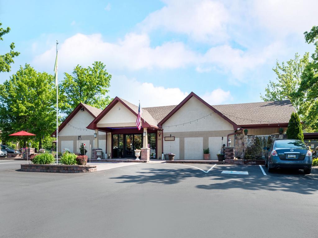 Inn Of The Dove Romantic Luxury & Business Suites Bensalem Exterior photo