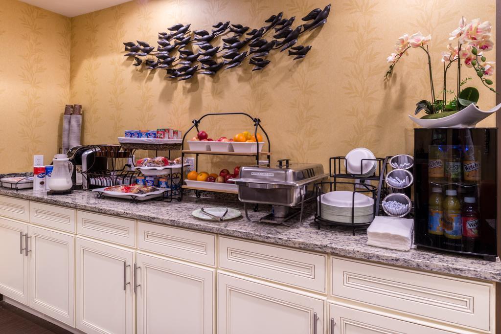 Inn Of The Dove Romantic Luxury & Business Suites Bensalem Exterior photo