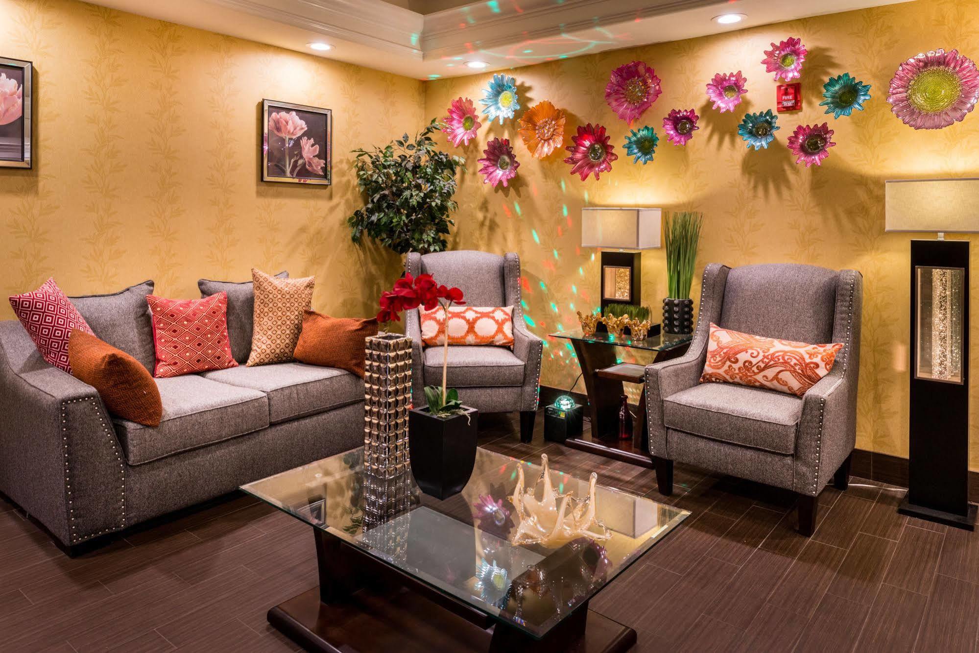 Inn Of The Dove Romantic Luxury & Business Suites Bensalem Exterior photo