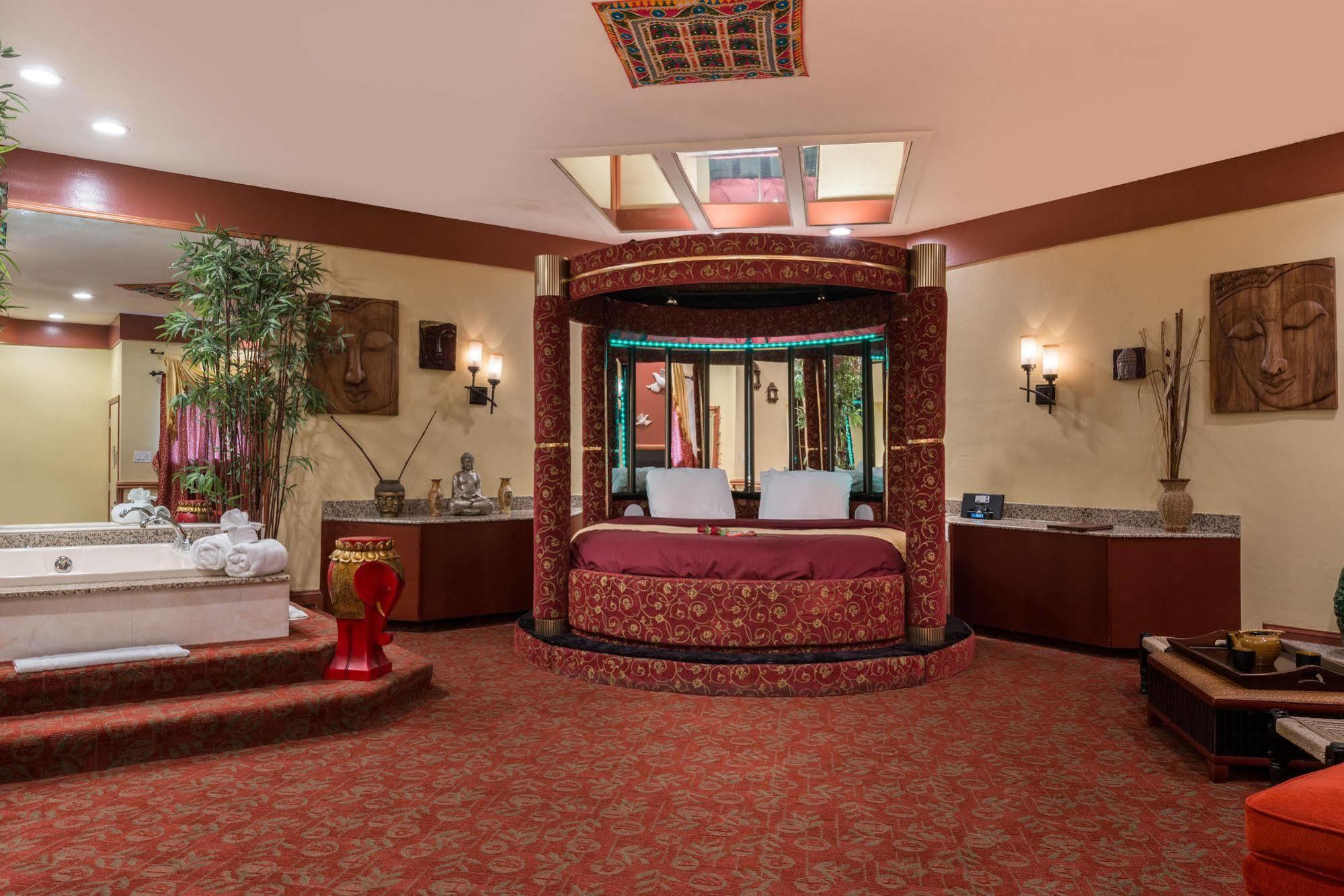 Inn Of The Dove Romantic Luxury & Business Suites Bensalem Exterior photo