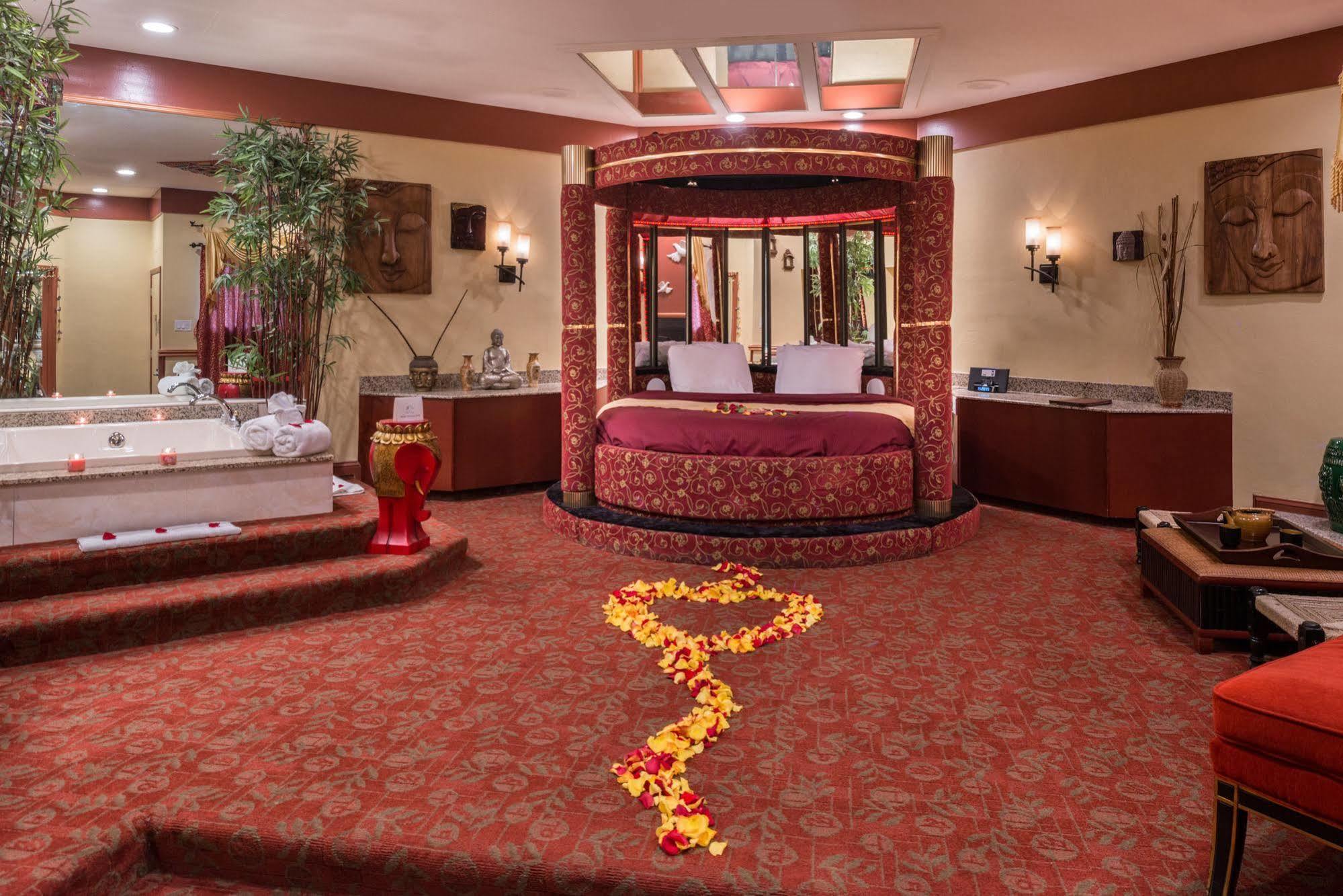 Inn Of The Dove Romantic Luxury & Business Suites Bensalem Exterior photo