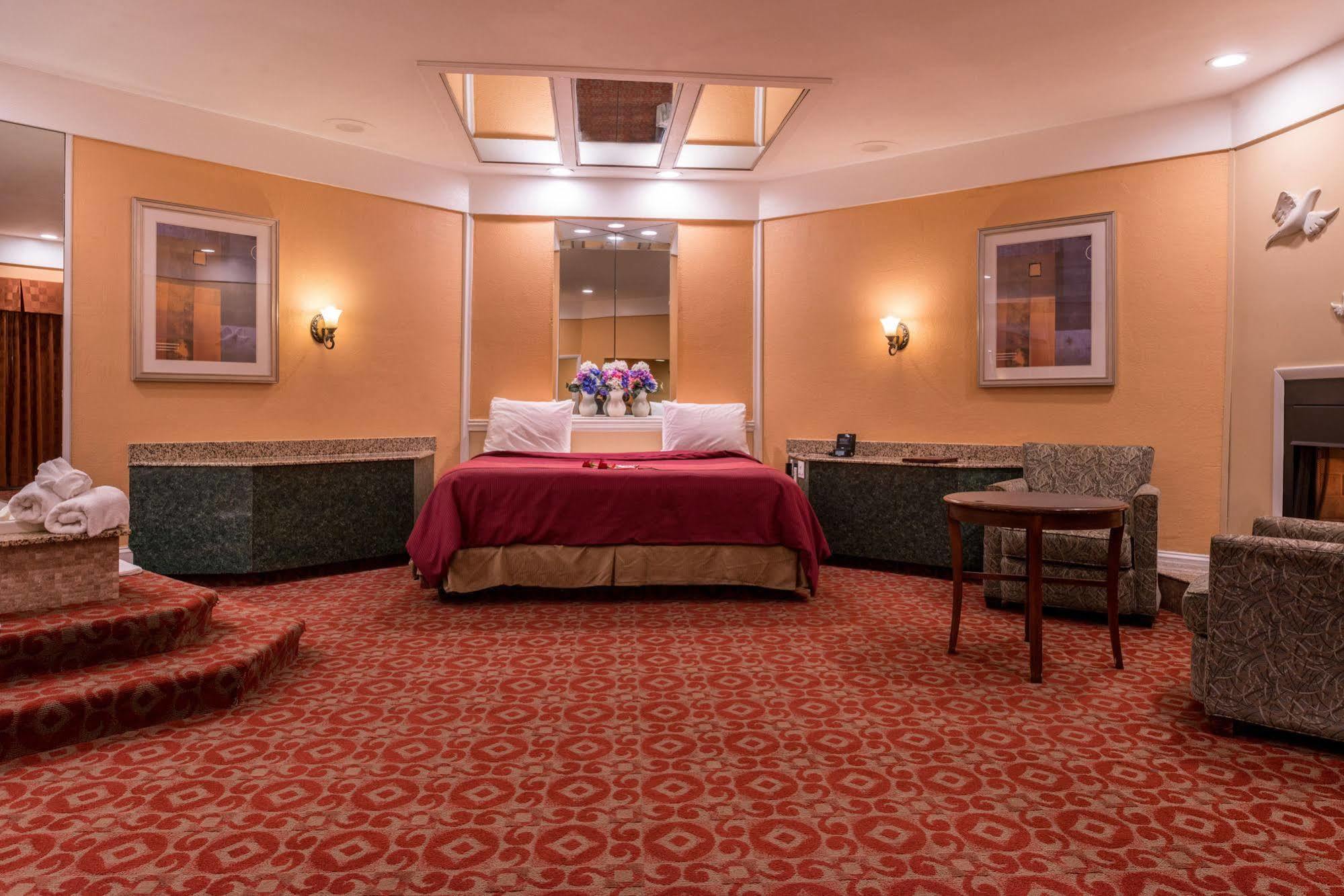 Inn Of The Dove Romantic Luxury & Business Suites Bensalem Exterior photo