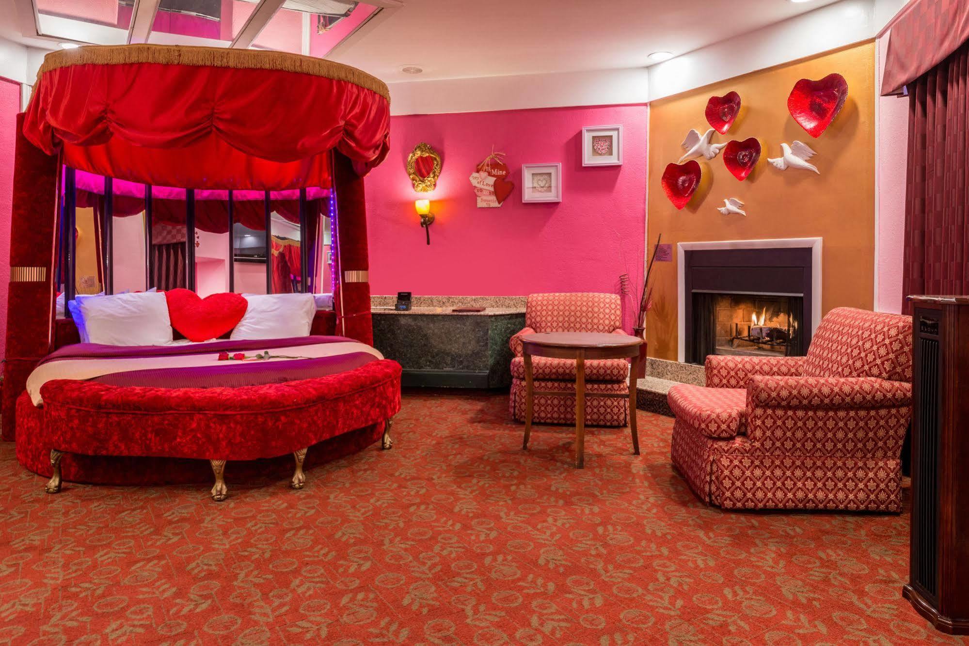 Inn Of The Dove Romantic Luxury & Business Suites Bensalem Exterior photo